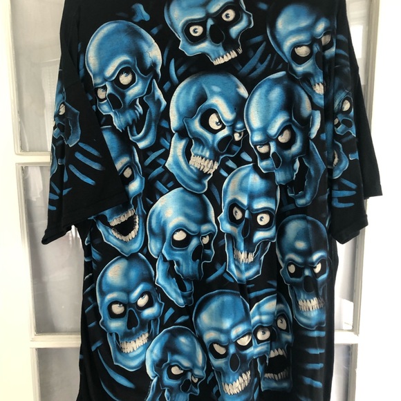 Blue Skull all over tee - Picture 1 of 4